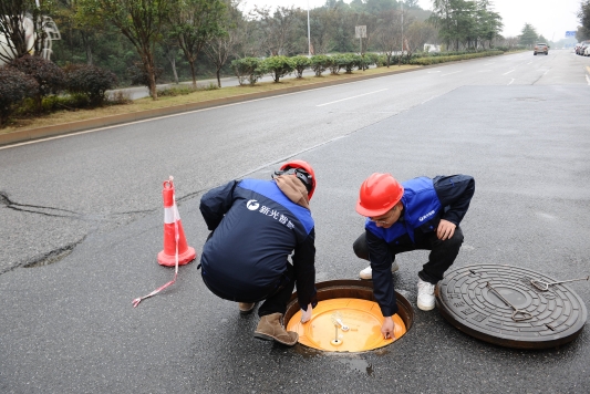 智能電子鎖井蓋打開方法：輕松解決城市地下安全問題